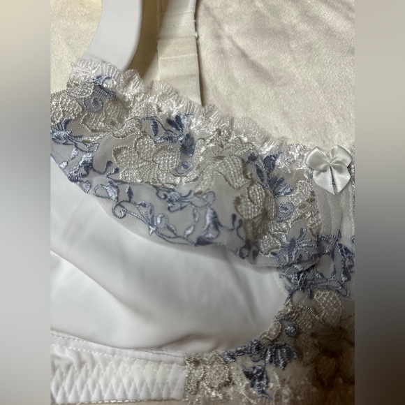 New Curve Muse Lingerie White Wireless Bra w/Embroidered Lace Plus Size 40DDD - Picture 5 of 8